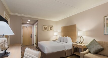 Holiday Inn Express Fairhope - Point Clear Room Type - 1 King Standard Comm Access Roll Shower