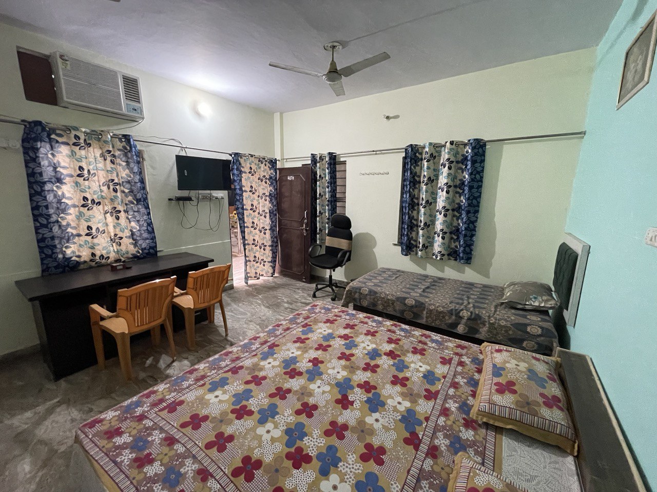 GARG COMPLEX AND GUEST HOUSE - Tap to explore photos