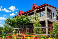 Homestay The Pine Retreat, Jainti