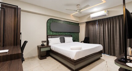 Hotel VR Grand Room Type - Deluxe Room - King Bed Hotel VR Grand Room Type - Deluxe Room - King Bed