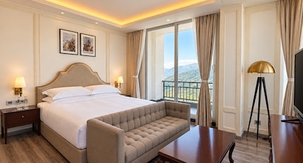 Greenberry Resort Narkanda, a member of Radisson Individuals Premier Room Type - Superior Room - Valley View with Balcony Greenberry Resort Narkanda, a member of Radisson Individuals Premier Room Type - Superior Room - Valley View with Balcony