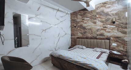 SKY HOMESTAYS Room Type - Super Deluxe Rooms