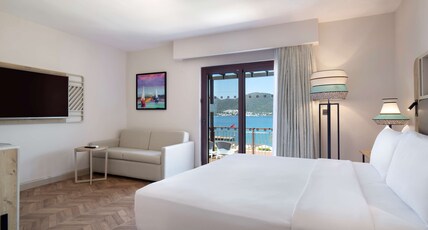 DoubleTree by Hilton Bodrum Isil Club Resort Room Type - DLX FMLY ROOM W TERRACE VW