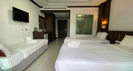 77 Patong Hotel & Spa Room Type - Family Room with extra Bed