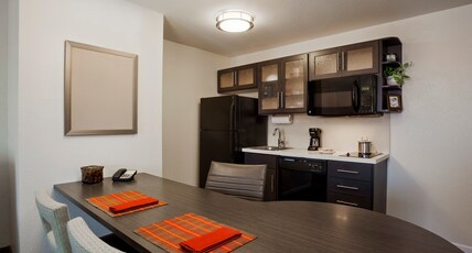 Candlewood Suites PLANO NORTH, an IHG hotel Room Type - 1 Queen Studio Ste Comm Access Roll Shwr