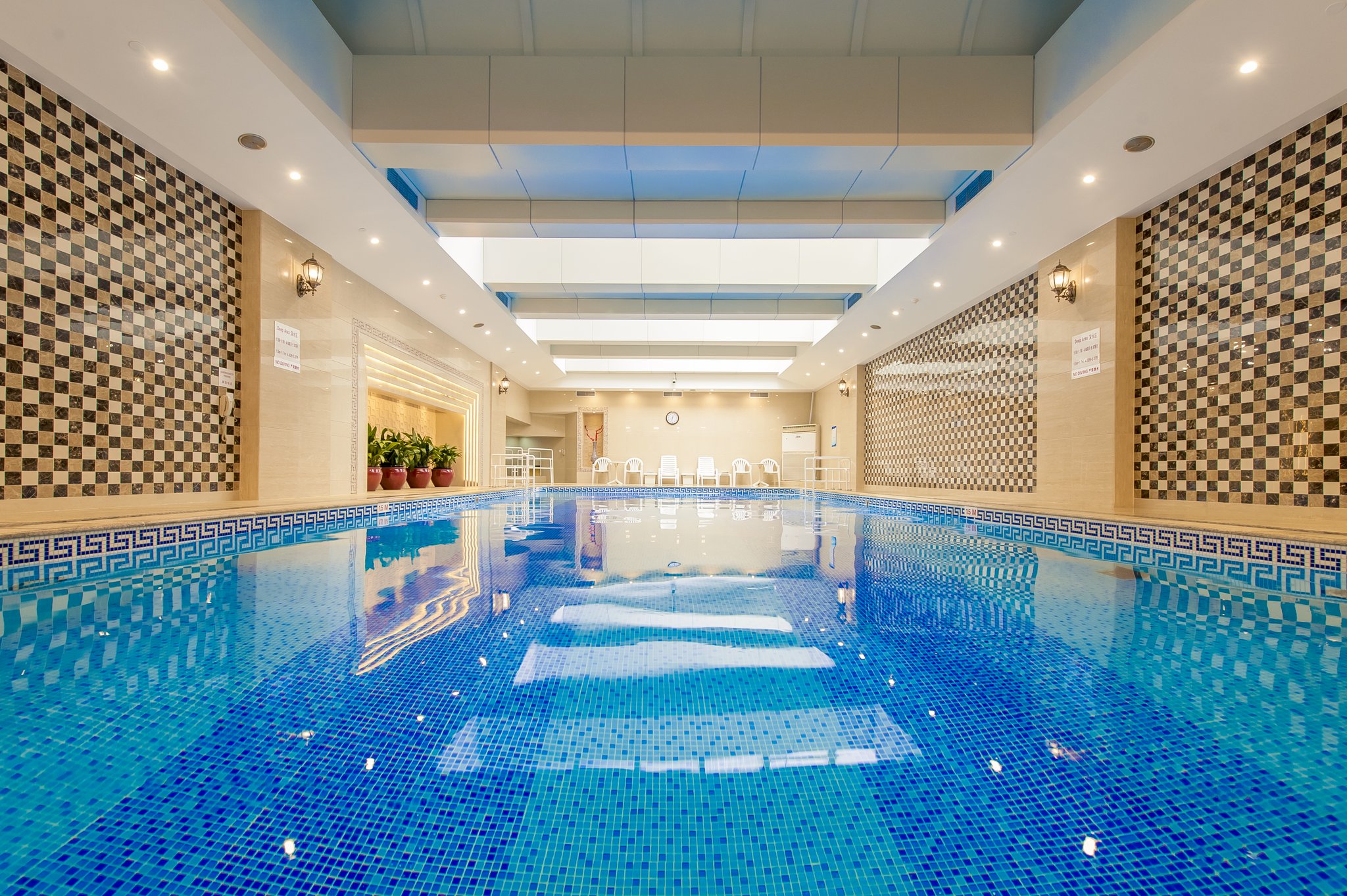 Crowne Plaza Shanghai - Tap to explore photos