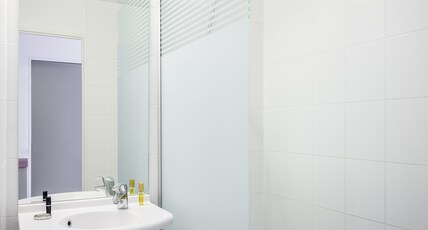 Greet Hotel Evreux Centre Room Type - Pure room with two single beds