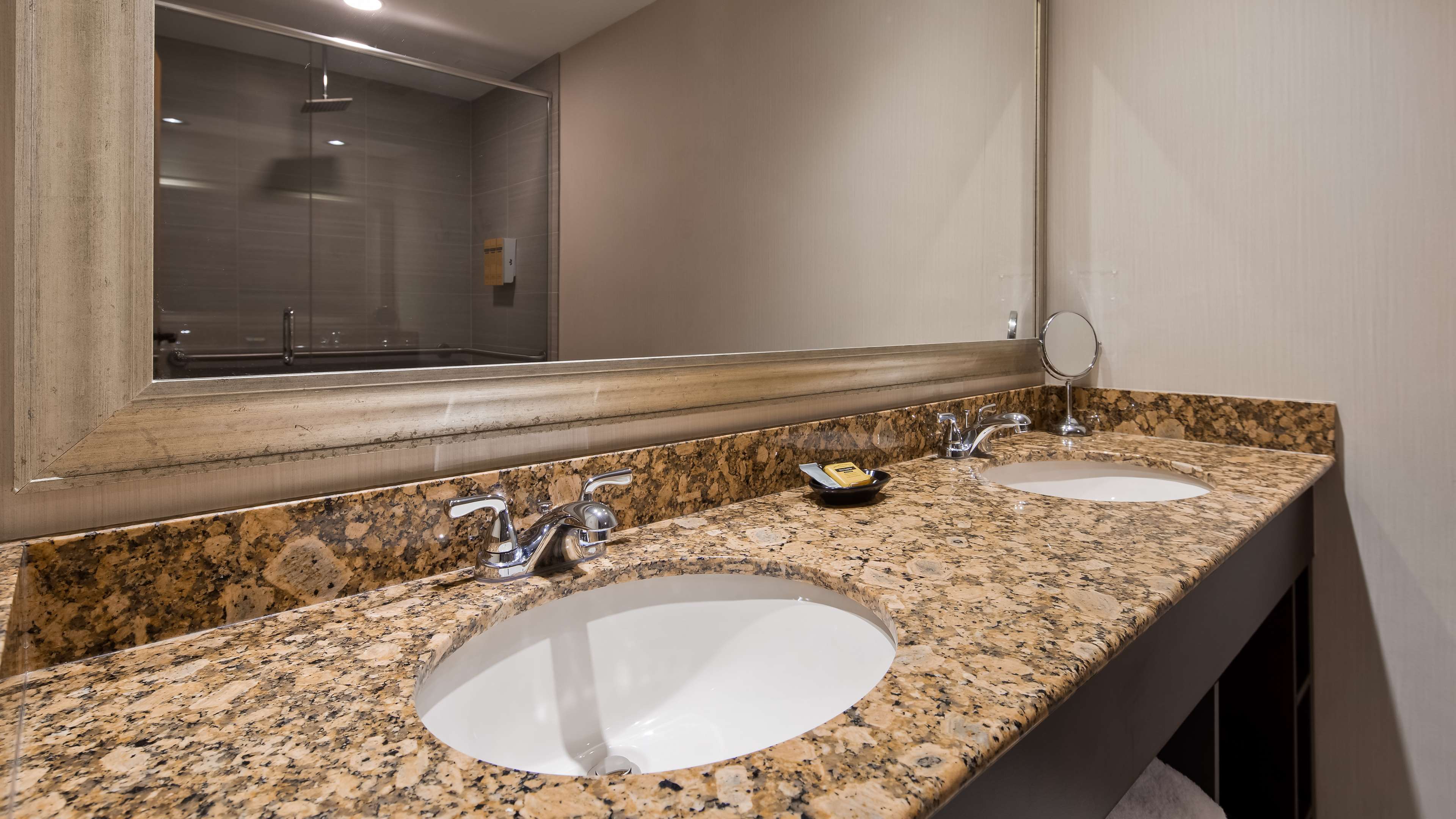 Best Western Plus Ambassador Suites Venice - Tap to explore photos