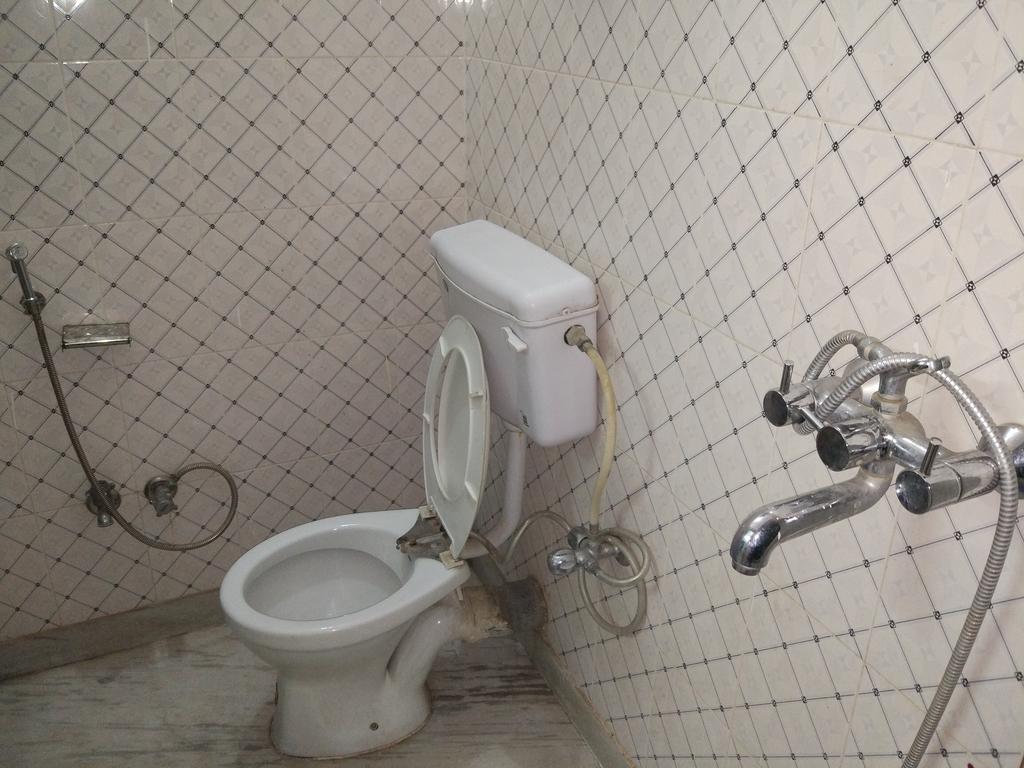 Kesher Paying Guest House - Tap to explore photos