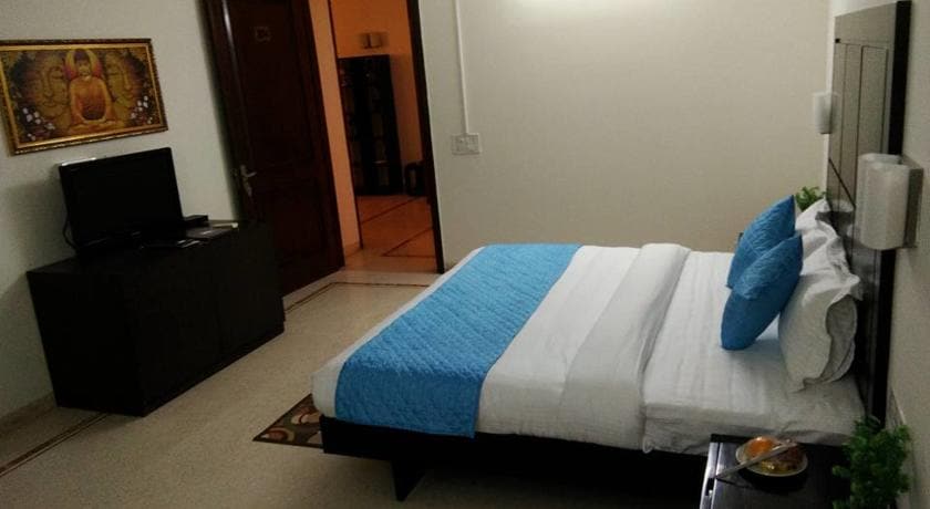 The Essence Suite - Tap to explore photos