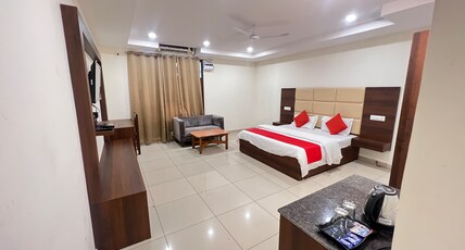 Hotel Balsons ( Near New Bus Stand) Room Type - Super Deluxe with Couch Hotel Balsons ( Near New Bus Stand) Room Type - Super Deluxe with Couch