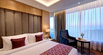 Best Western Plus REVANTA Room Type - 1 King Bed, Non-Smoking, Premium Room, Balcony, Valley View