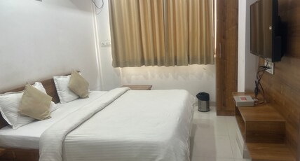 Hotel Mangal Niwas Room Type - DELUXE AC ROOM
