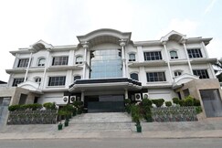 Hotel Samrat Heavens