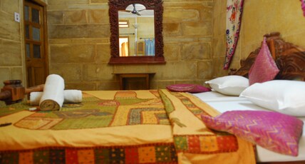 shahi palace hotel Room Type - Deluxe room