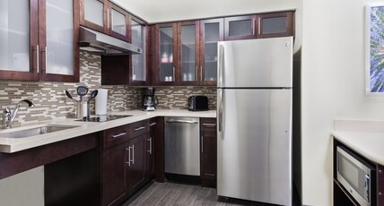 Staybridge Suites - Miami International Airport Room Type - 2 Queen 1 Bedroom Suite Mobil Access Tub