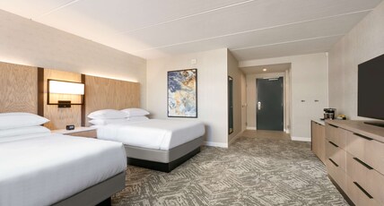 DoubleTree by Hilton Canton Downtown Room Type - 2 QUEENS HEARING ACCESS