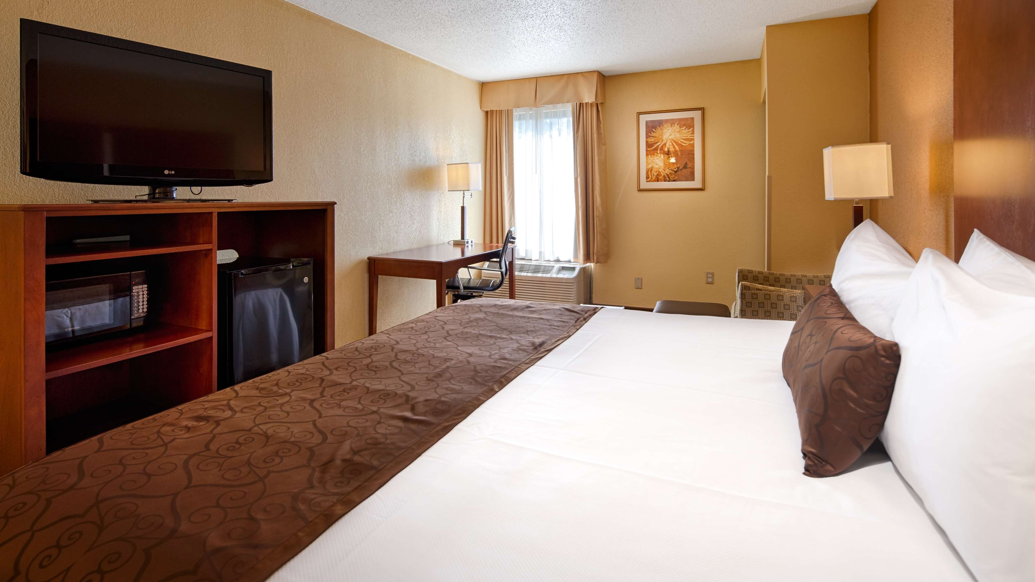Best Western Plus Richmond Airport Hotel - Tap to explore photos