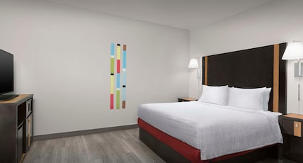 Hampton Inn & Suites by Hilton El Paso/East Room Type - 1 KING MICROWV FRIDGE NS