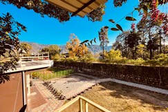 Jungle Tale | Huts & Treehouses