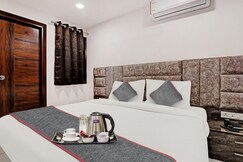 Super Townhouse Roadway Inn