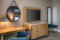 Inn at the Pier Pismo Beach, Curio Collection by Hilton