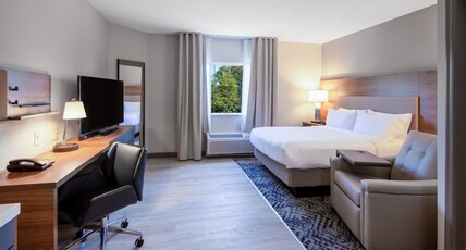 Candlewood Suites MANASSAS, an IHG hotel Room Type - 1 Queen Studio Ste Comm Mobil Access Tub