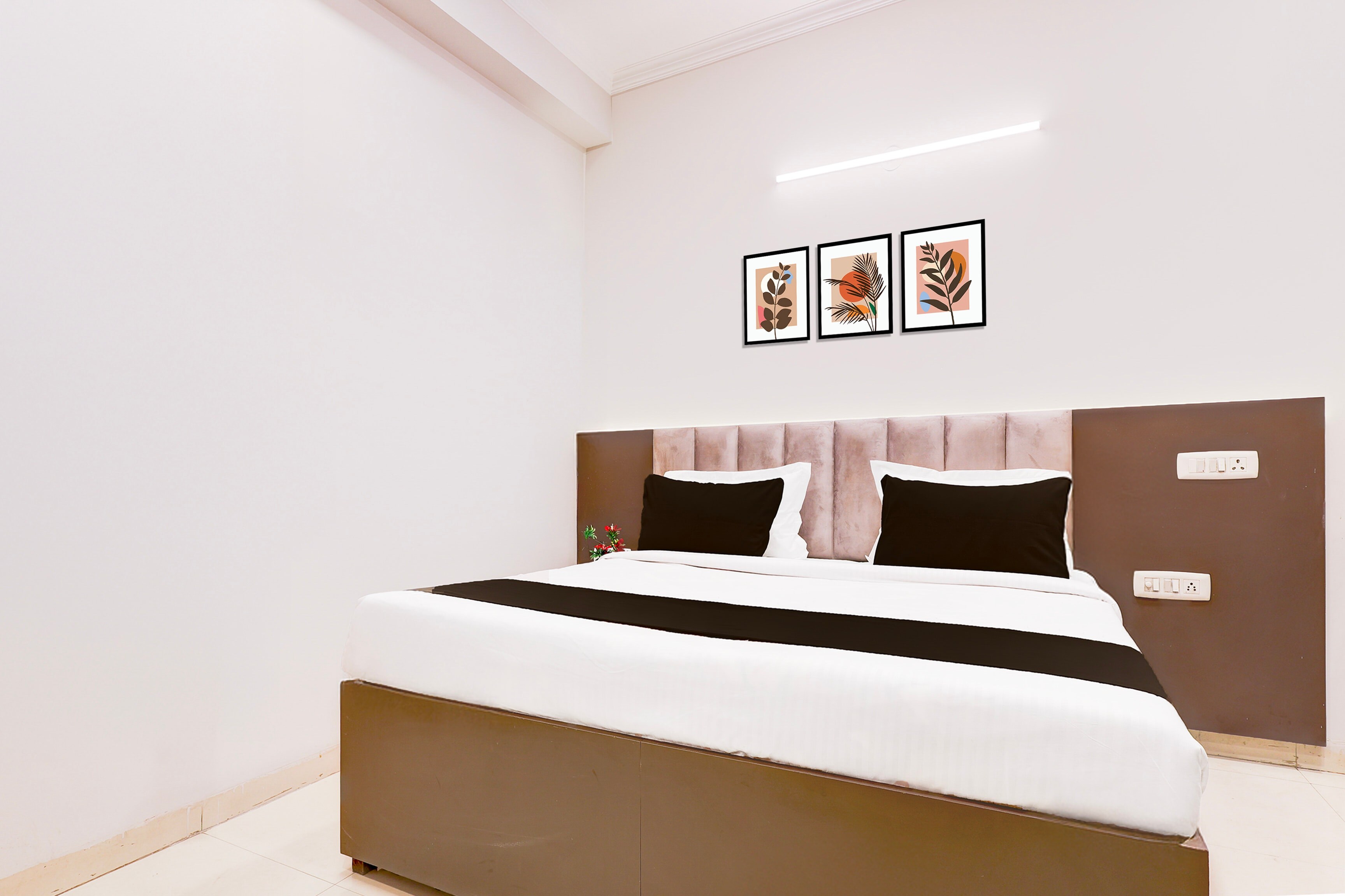 Hotel O Rangpuri Mahipalpur - Tap to explore photos