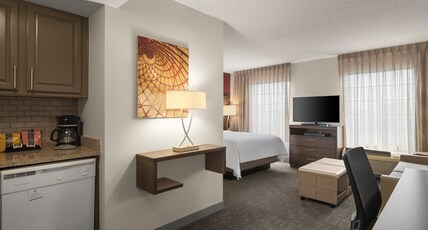 Staybridge Suites INDIANAPOLIS-AIRPORT Room Type - 1 Queen Studio Suite Staybridge Suites INDIANAPOLIS-AIRPORT Room Type - 1 Queen Studio Suite