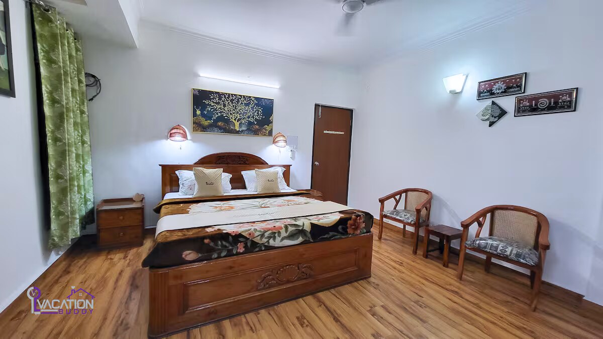 VacationBuddy Cat's Den 3BHK Penthouse Vasant Kunj - Tap to explore photos