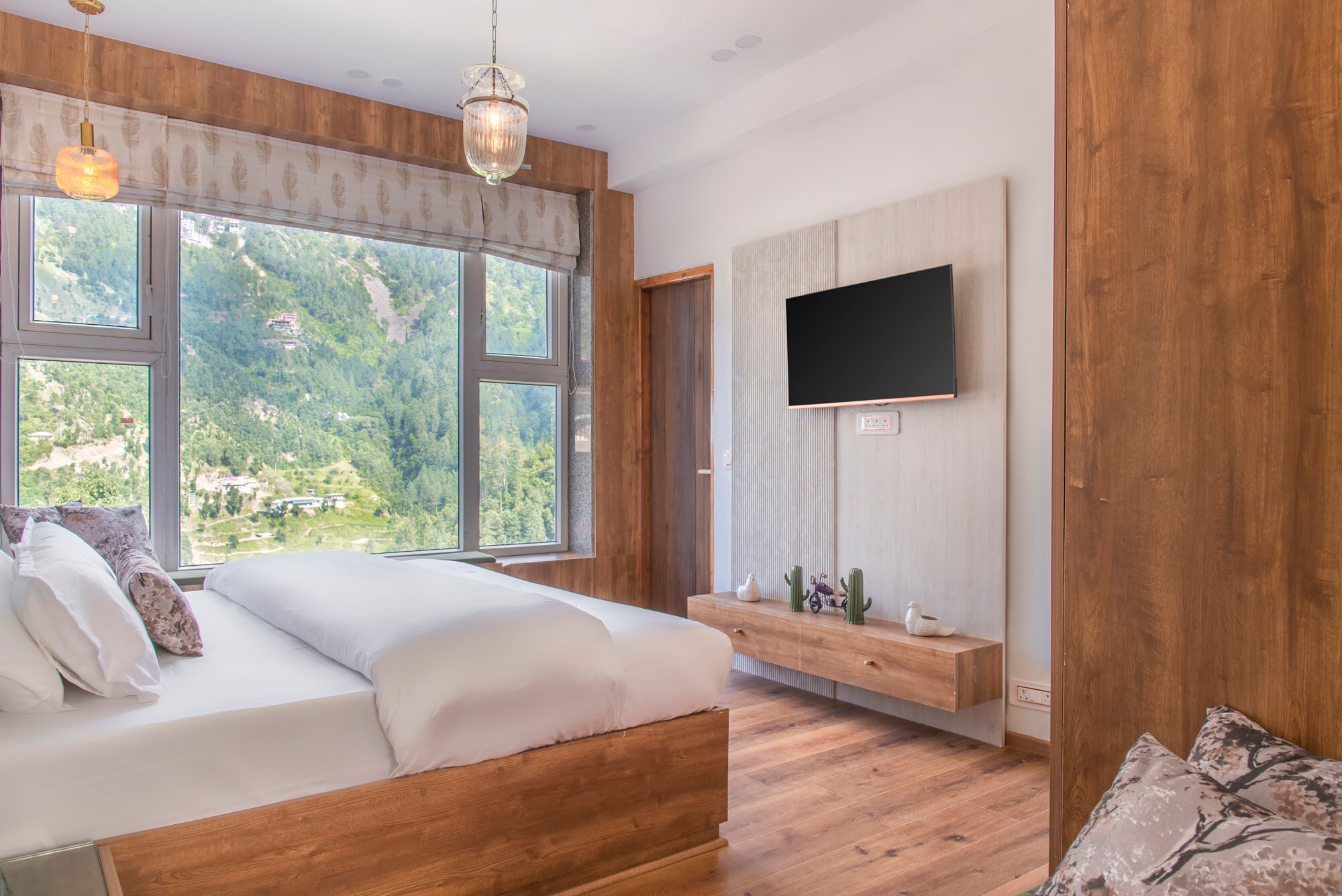 The Mirage | Luxury 2bhk | Heated Jacuzzi | Shimla - Tap to explore photos