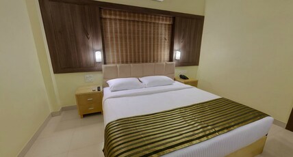 SANDALWOOD HOTEL & SUITES Room Type - Suite Room
