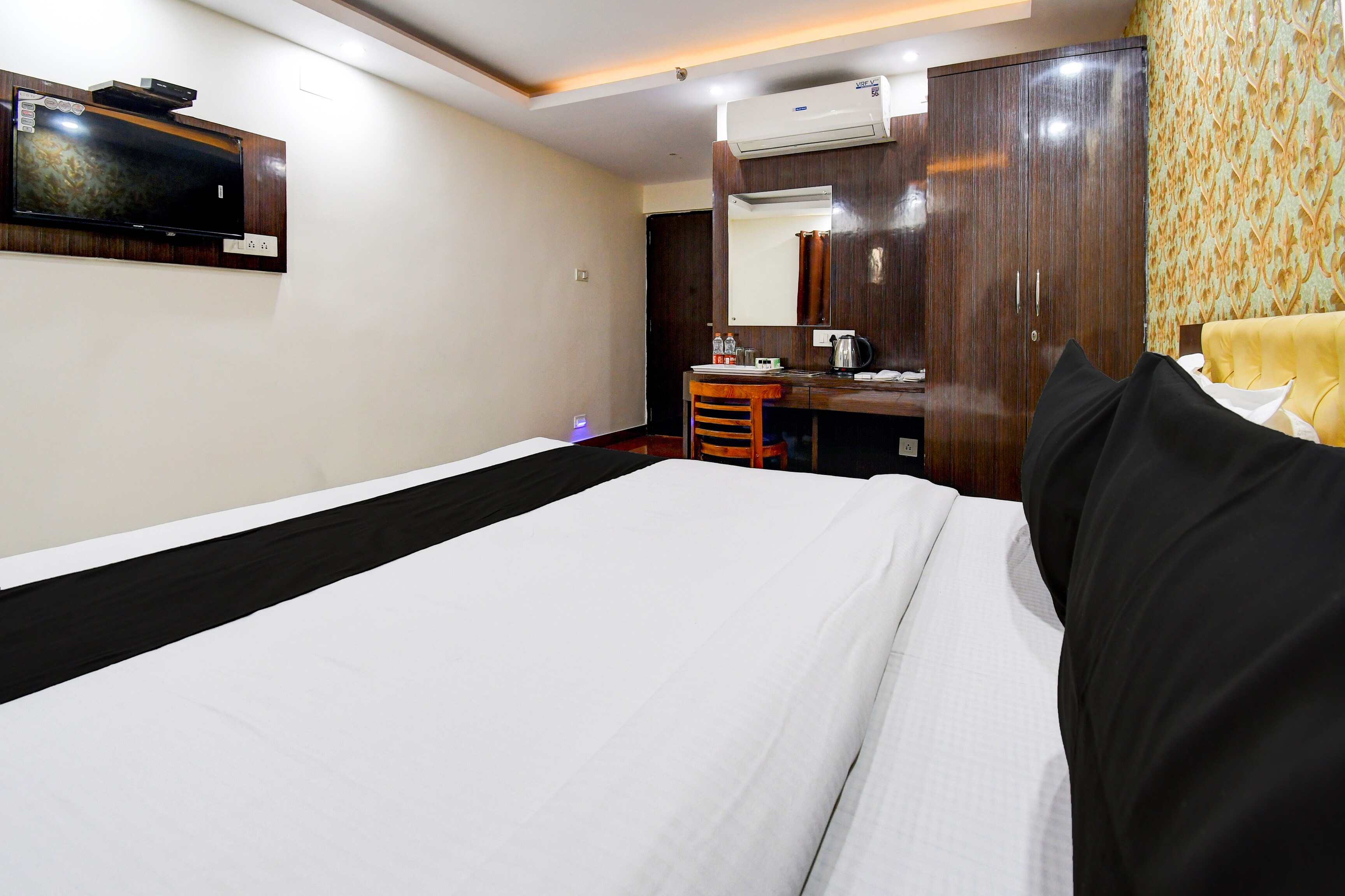 Collection O by OYO Flavour - Tap to explore photos