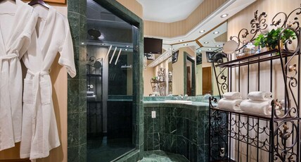 Best Western Fireside Inn Room Type - Suite-1 Queen Bed, Non-Smoking, Suzie Wong, Whirlpool, Fireplace, Refrigerator, Full Breakfast Best Western Fireside Inn Room Type - Suite-1 Queen Bed, Non-Smoking, Suzie Wong, Whirlpool, Fireplace, Refrigerator, Full Breakfast