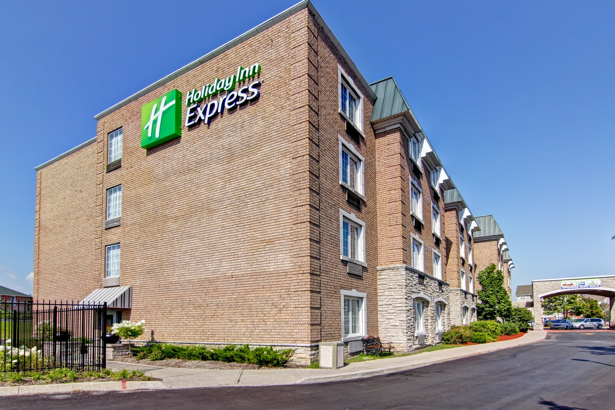 Holiday Inn Express WHITBY OSHAWA - Tap to explore photos