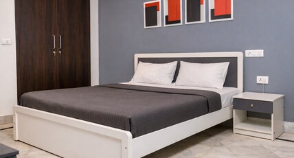 Loop by Zolo Baani Square, Gurugram Room Type - Deluxe Queen Room | AC