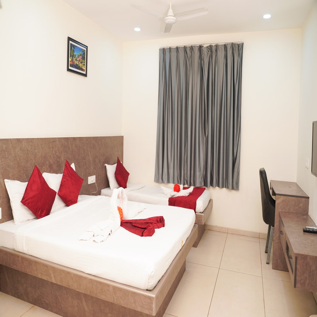 Yatri Inn - Tap to explore photos