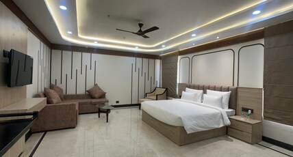 BRIJ SEWA SADAN PAYING GUEST HOUSE Room Type - SUITE ROOM WITH BALCONY