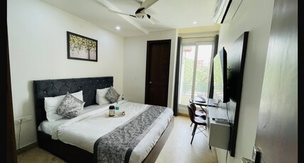 Reebah Inn & Suites Room Type - Smaller Room with balcony access