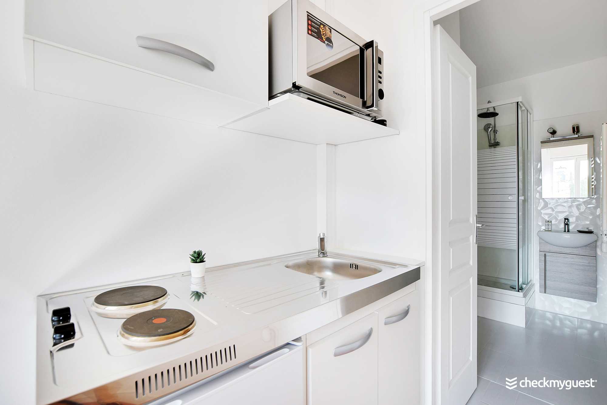 Charming studio - 2P - Near Convention - Tap to explore photos