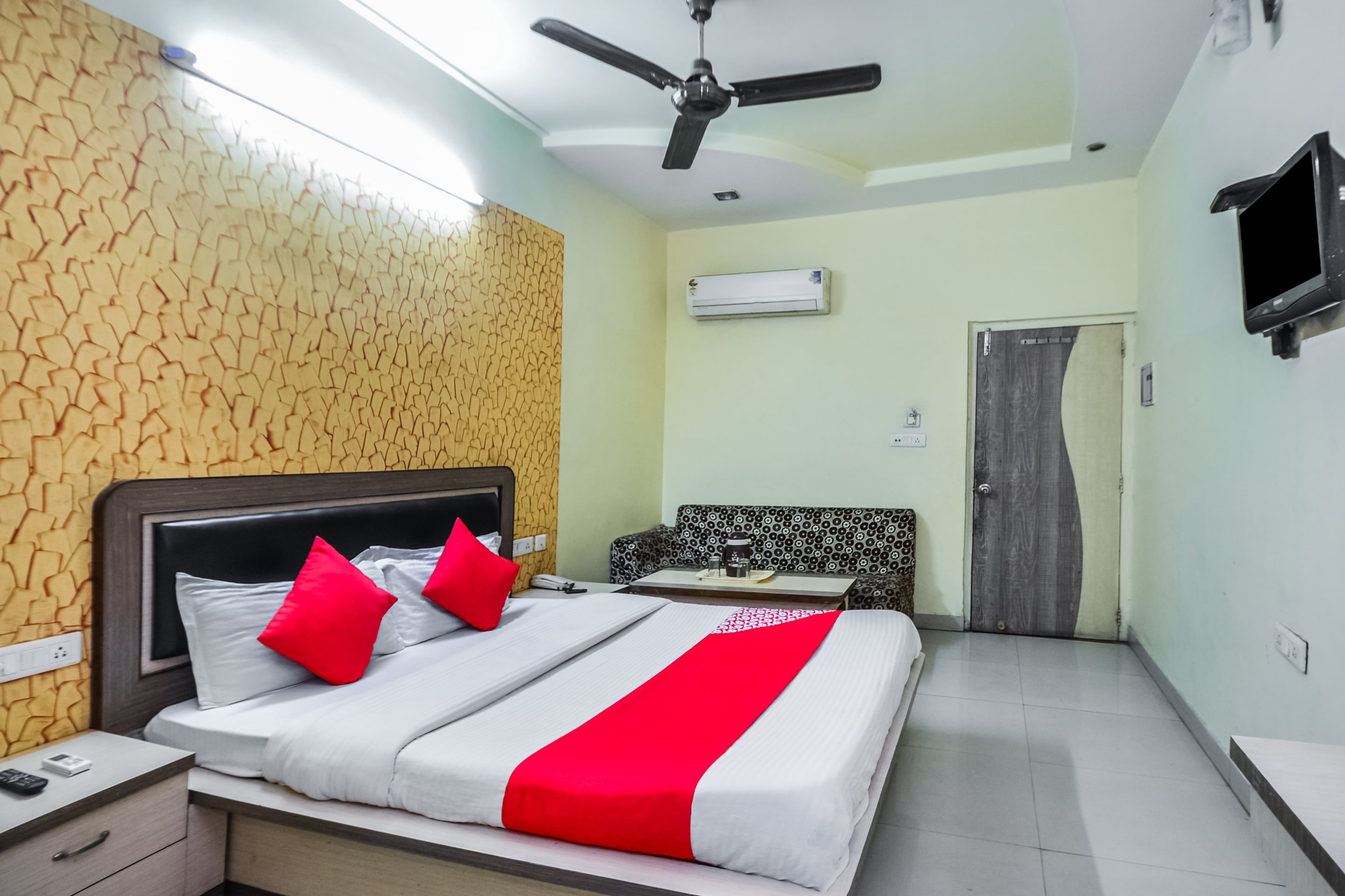 Hotel O Prince - Tap to explore photos