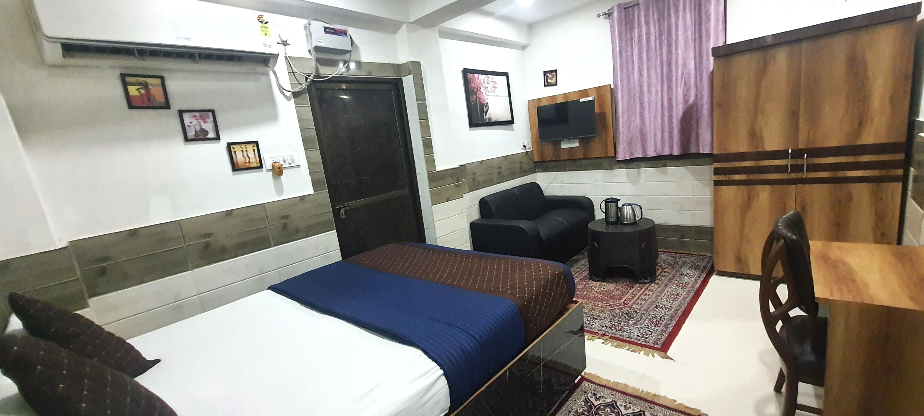 HOTEL GATEWAY OF KASHI - Tap to explore photos