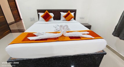 Papaya Leaf Resort Room Type - Superior King Bed Room