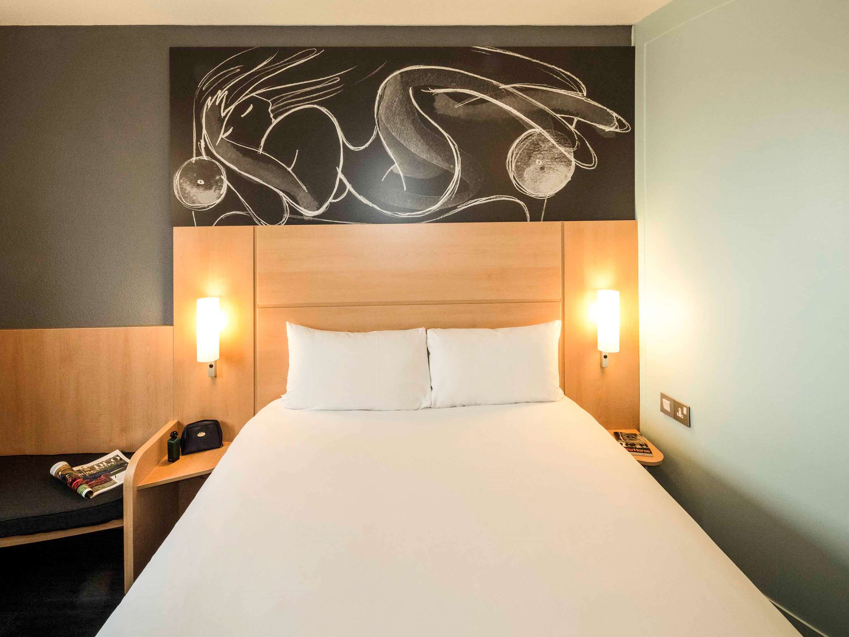 ibis Reading Centre  Hotel - Tap to explore photos