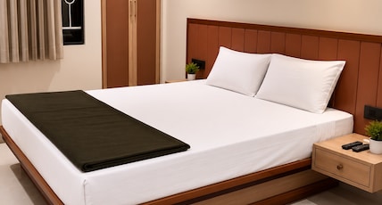 Hotel Dhanashri Room Type - Super Deluxe Room Non Ac Hotel Dhanashri Room Type - Super Deluxe Room Non Ac