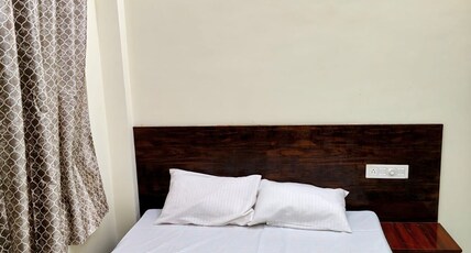 Hotel Sada Shiv Inn Room Type - Double Bed Room