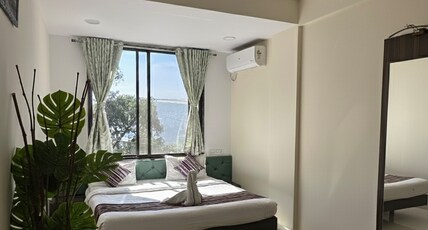Capital Resort, Mahabaleshwar Room Type - Queen Bed Room with Hill View