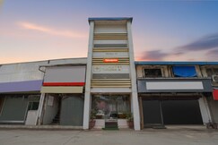 FabHotel Golden Star