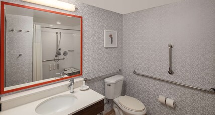 Hampton Inn & Suites El Paso-Airport Room Type - 1 KNG ACC ROLLIN SHWR NS