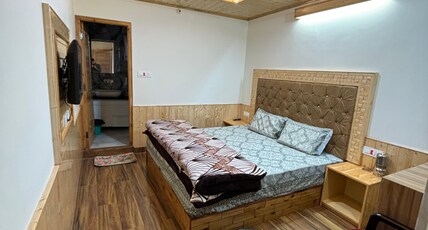 Vizvei Home Stay Room Type - Super Delux Shimla Facing Vizvei Home Stay Room Type - Super Delux Shimla Facing